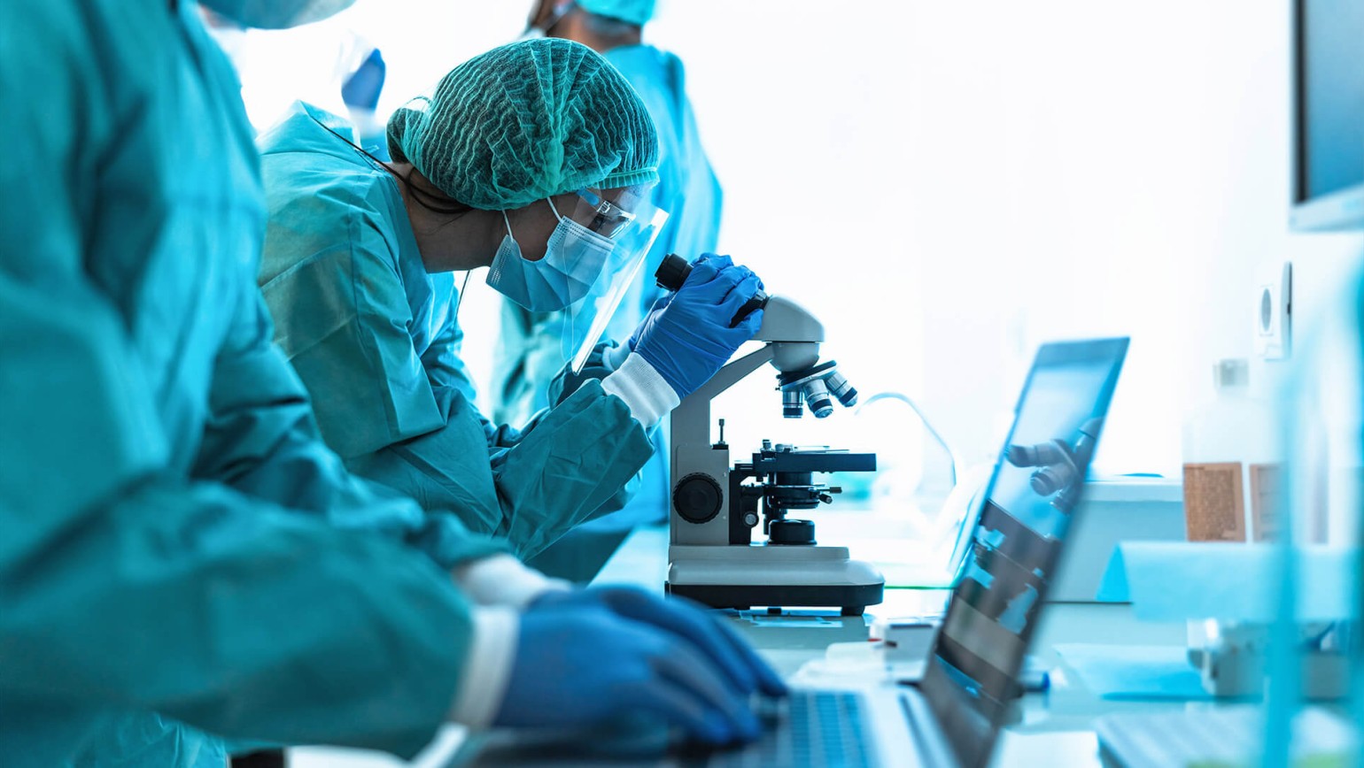 260220_CERTANIA_GBD_Website_LabWorkersHairnet 260220_CERTANIA_GBD_Website_LabWorkersHairnet