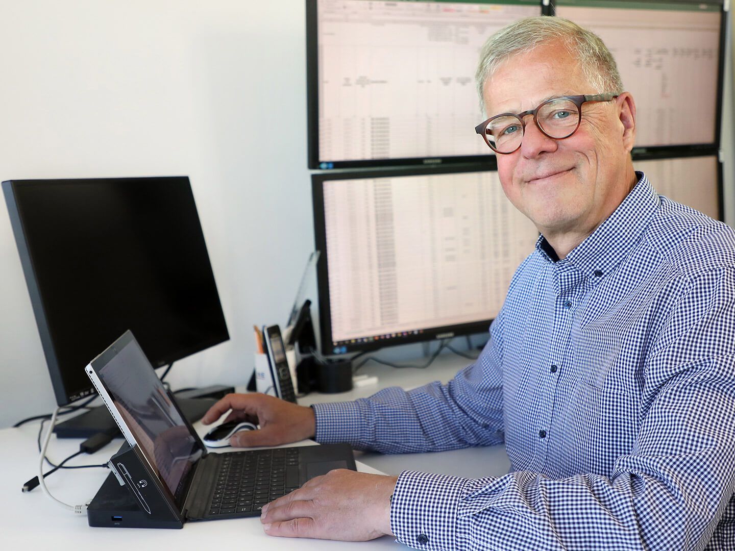 Dr. Hans-Peter Grunert Dr. Hans-Peter Grunert